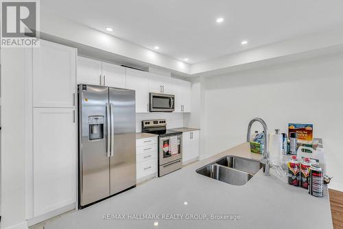 818 Anciano Crescent, Ottawa, ON - Indoor Photo Showing Kitchen With Double Sink With Upgraded Kitchen