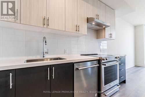 604 - 8960 Jane Street, Vaughan, ON - Indoor Photo Showing Kitchen With Upgraded Kitchen