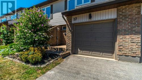 17 - 2411 Sovereign Street, Oakville, ON - Outdoor