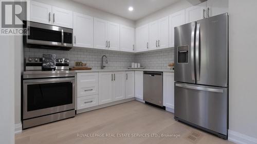 17 - 2411 Sovereign Street, Oakville, ON - Indoor Photo Showing Kitchen With Stainless Steel Kitchen With Upgraded Kitchen