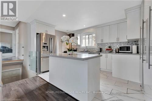 334 Templemead Drive, Hamilton, ON - Indoor Photo Showing Kitchen With Upgraded Kitchen