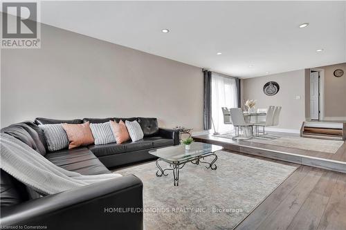 334 Templemead Drive, Hamilton, ON - Indoor Photo Showing Living Room