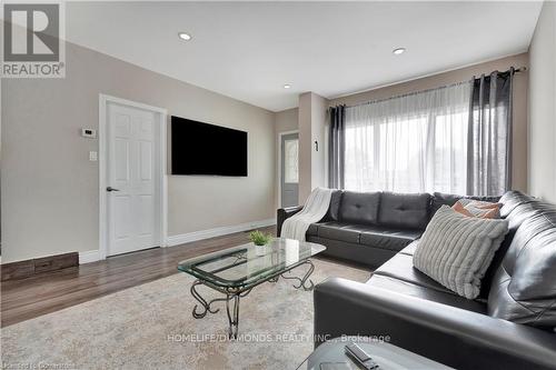 334 Templemead Drive, Hamilton, ON - Indoor Photo Showing Living Room