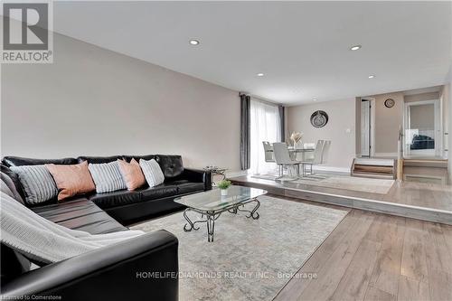 334 Templemead Drive, Hamilton, ON - Indoor Photo Showing Living Room