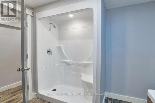 125 Oakwood Drive, Gravenhurst, ON - Indoor Photo Showing Bathroom