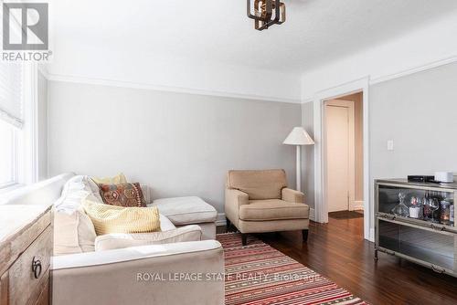 8 - 9 Rockwood Place, Hamilton, ON - Indoor Photo Showing Living Room