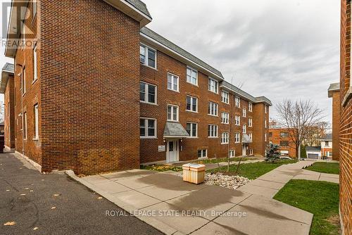 8 - 9 Rockwood Place, Hamilton, ON - Outdoor