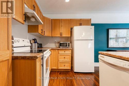 8 - 9 Rockwood Place, Hamilton, ON - Indoor Photo Showing Kitchen