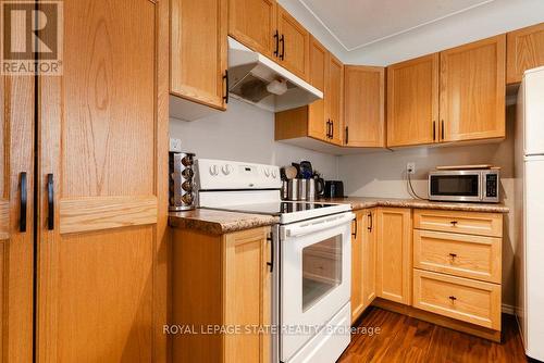 8 - 9 Rockwood Place, Hamilton, ON - Indoor Photo Showing Kitchen