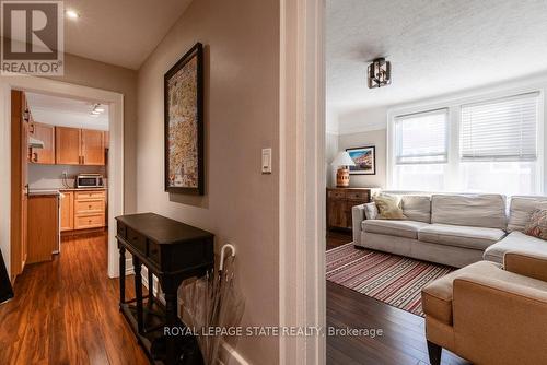 8 - 9 Rockwood Place, Hamilton, ON - Indoor Photo Showing Living Room