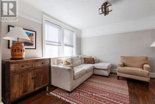 8 - 9 Rockwood Place, Hamilton, ON - Indoor Photo Showing Living Room