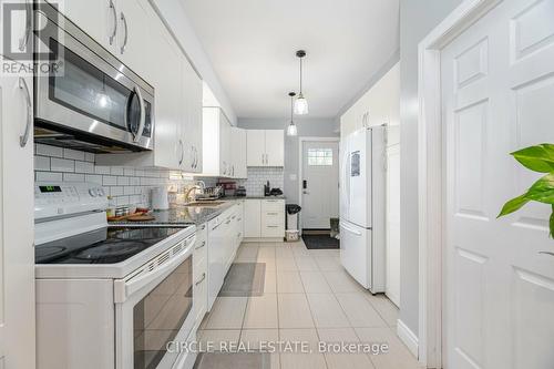 31 Wentworth Street N, Hamilton, ON - Indoor Photo Showing Kitchen With Upgraded Kitchen