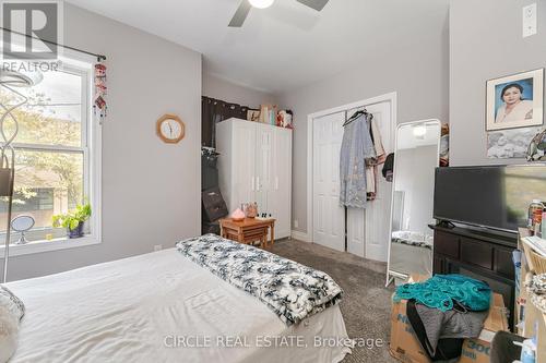 31 Wentworth Street N, Hamilton, ON - Indoor Photo Showing Bedroom