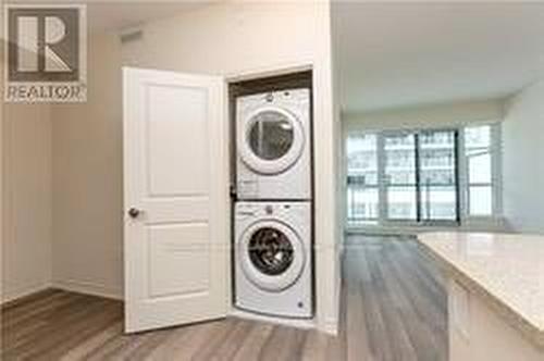 309 - 39 Annie Craig Drive, Toronto, ON - Indoor Photo Showing Laundry Room