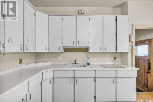 818 5Th Avenue N, Saskatoon, SK - Indoor Photo Showing Kitchen