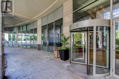 709 - 2181 Yonge Street, Toronto, ON - Outdoor