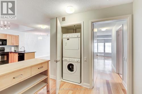 709 - 2181 Yonge Street, Toronto, ON - Indoor Photo Showing Laundry Room