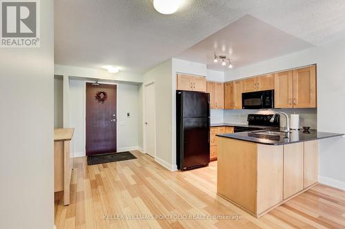 709 - 2181 Yonge Street, Toronto, ON - Indoor Photo Showing Kitchen