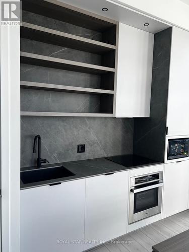 4809 - 55 Charles Street, Toronto, ON - Indoor Photo Showing Kitchen