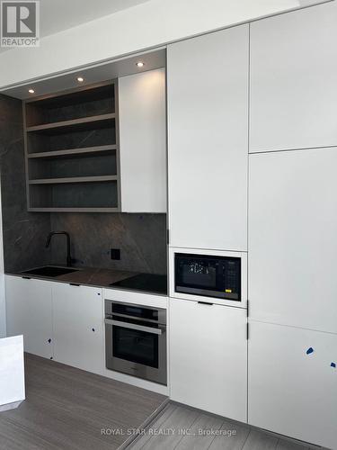 4809 - 55 Charles Street, Toronto, ON - Indoor Photo Showing Kitchen