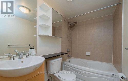 1501 - 381 Front Street W, Toronto, ON - Indoor Photo Showing Bathroom