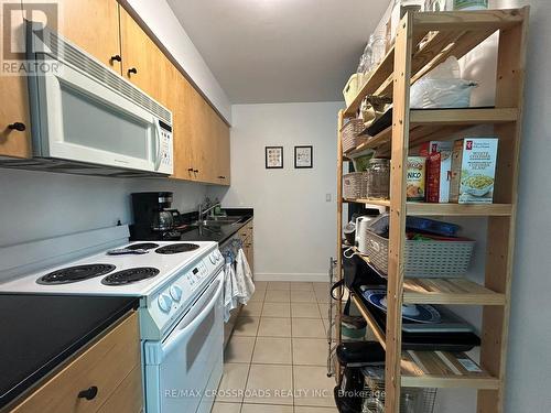 1501 - 381 Front Street W, Toronto, ON - Indoor Photo Showing Kitchen