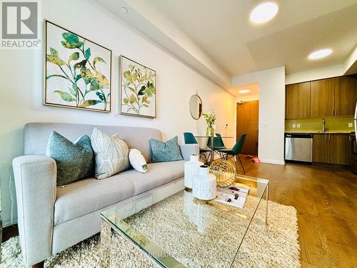 605 - 9560 Markham Road, Markham, ON - Indoor Photo Showing Living Room