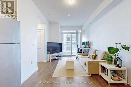 605 - 9560 Markham Road, Markham, ON - Indoor Photo Showing Living Room