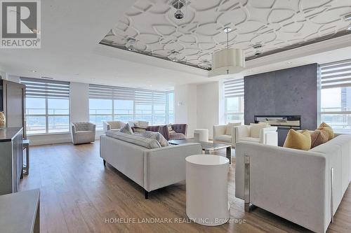 605 - 9560 Markham Road, Markham, ON - Indoor Photo Showing Living Room