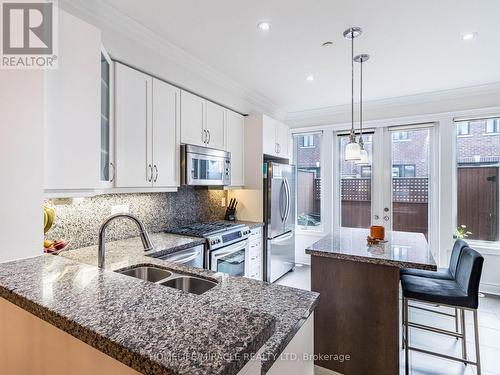 6 Agar Lane, Vaughan, ON - Indoor Photo Showing Kitchen With Double Sink With Upgraded Kitchen