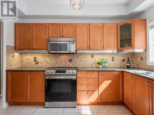 129 Sonoma Boulevard, Vaughan, ON - Indoor Photo Showing Kitchen