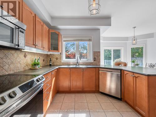 129 Sonoma Boulevard, Vaughan, ON - Indoor Photo Showing Kitchen With Double Sink