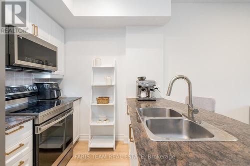 409 - 280 Aberdeen Boulevard, Midland, ON - Indoor Photo Showing Kitchen With Double Sink