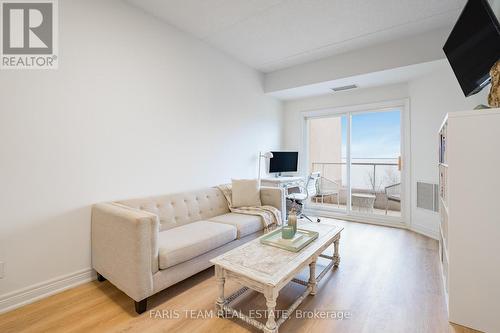 409 - 280 Aberdeen Boulevard, Midland, ON - Indoor Photo Showing Living Room