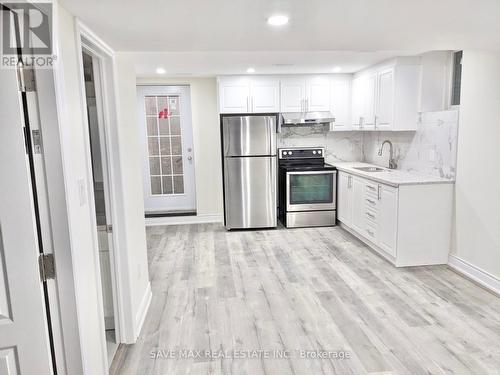 Bsmnt - 3914 Candlelight Drive N, Mississauga, ON - Indoor Photo Showing Kitchen With Stainless Steel Kitchen