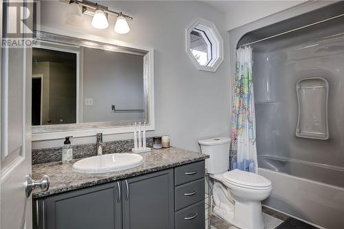 1700 Madison Avenue, Sudbury, ON - Indoor Photo Showing Bathroom