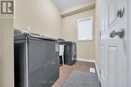 21 Bellagio Avenue, Hamilton, ON - Indoor