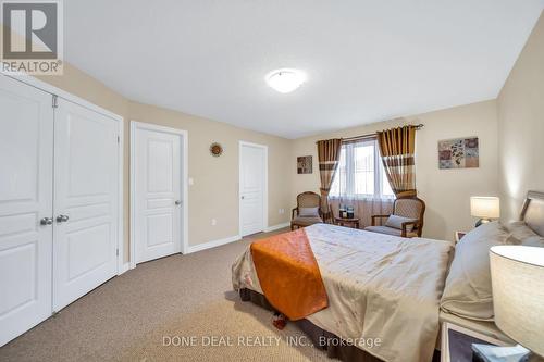 21 Bellagio Avenue, Hamilton, ON - Indoor Photo Showing Bedroom