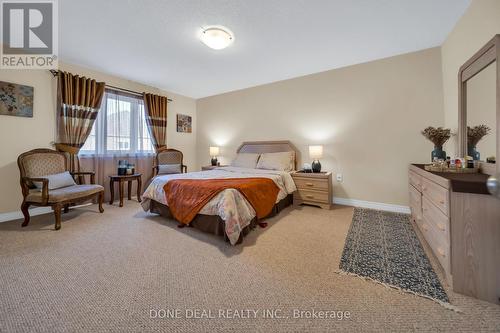 21 Bellagio Avenue, Hamilton, ON - Indoor Photo Showing Bedroom