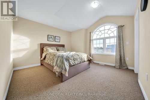 21 Bellagio Avenue, Hamilton, ON - Indoor Photo Showing Bedroom