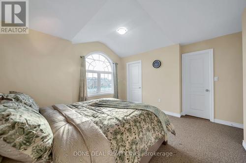 21 Bellagio Avenue, Hamilton, ON - Indoor Photo Showing Bedroom