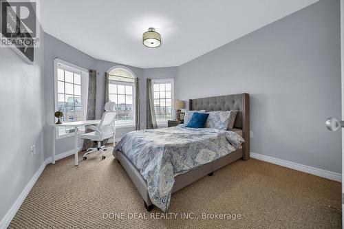 21 Bellagio Avenue, Hamilton, ON - Indoor Photo Showing Bedroom