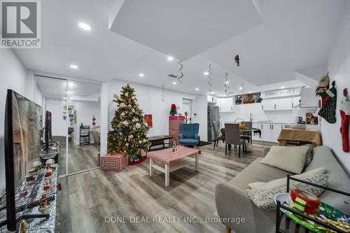 21 Bellagio Avenue, Hamilton, ON - Indoor Photo Showing Other Room