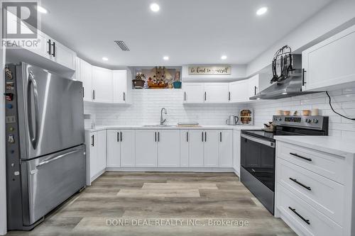 21 Bellagio Avenue, Hamilton, ON - Indoor Photo Showing Kitchen With Stainless Steel Kitchen With Upgraded Kitchen