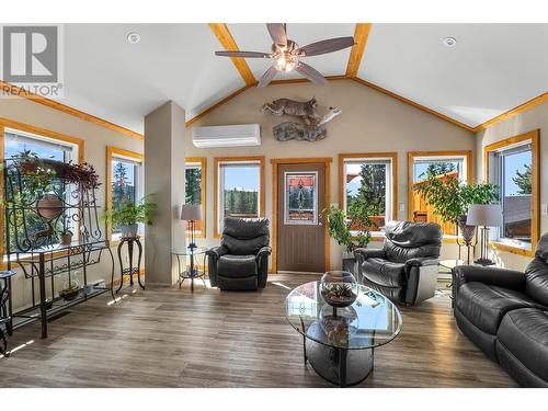 4761 Atwater Road, Logan Lake, BC - Indoor Photo Showing Living Room