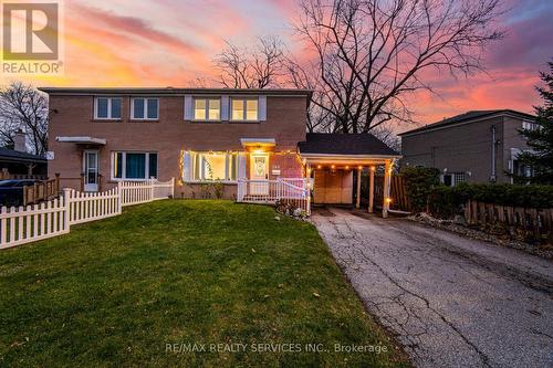 240 Taylor Mills Drive S, Richmond Hill, ON - Outdoor