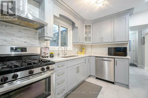 240 Taylor Mills Drive S, Richmond Hill, ON - Indoor Photo Showing Kitchen With Stainless Steel Kitchen With Upgraded Kitchen