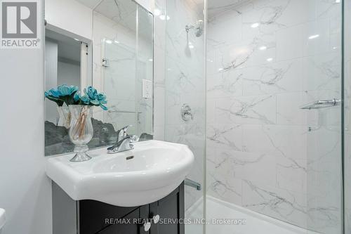 240 Taylor Mills Drive S, Richmond Hill, ON - Indoor Photo Showing Bathroom