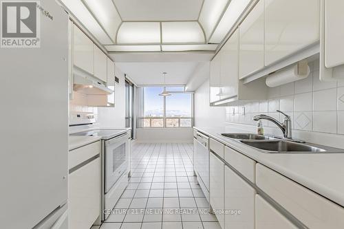 704 - 343 Clark Avenue W, Vaughan, ON - Indoor Photo Showing Kitchen With Double Sink