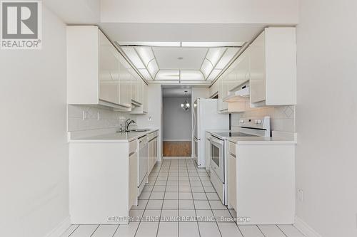 704 - 343 Clark Avenue W, Vaughan, ON - Indoor Photo Showing Kitchen